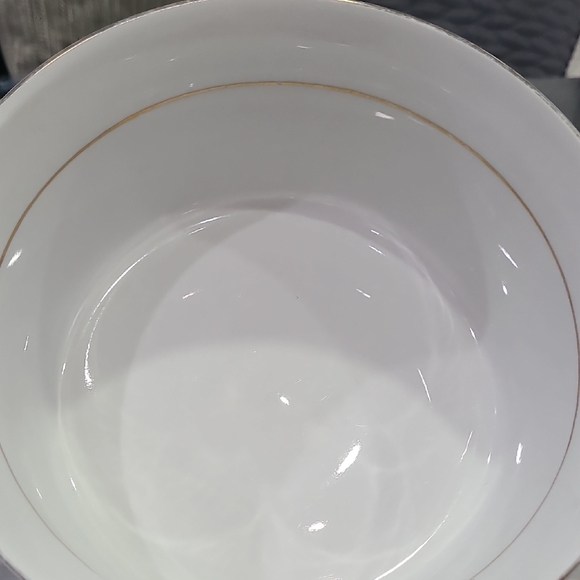 Elegant White Ceramic Baking Bowls - Picture 6 of 9